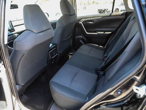 Certified 2020 Toyota RAV4 XLE w/ Carpet Mat Package FWD image 18