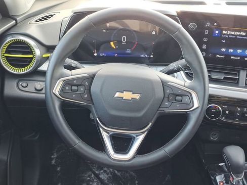 Used 2025 Chevrolet Trax LT w/ Driver Confidence Package image 17