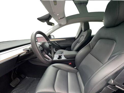 Used 2025 Tesla Model Y Long Range RWD image 18