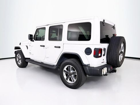 Used 2018 Jeep Wrangler Unlimited Sahara AWD/4WD image 7