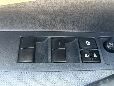 Used 2020 Toyota Corolla LE FWD image 14