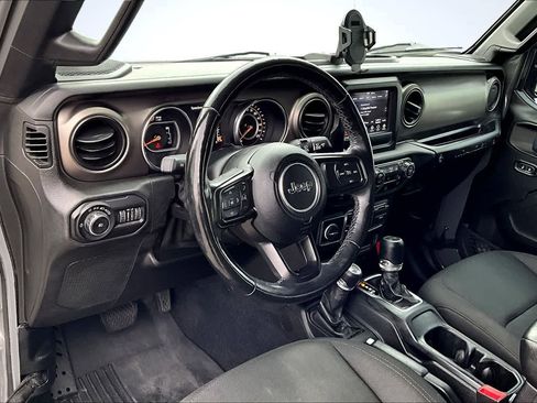 Used 2020 Jeep Wrangler Unlimited Sport S image 2