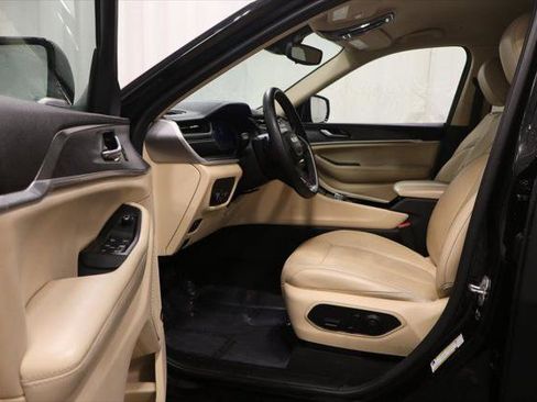 Certified 2022 Jeep Grand Cherokee L Limited AWD/4WD image 11