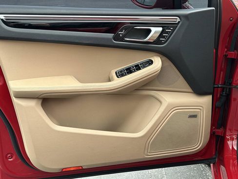 Used 2023 Porsche Macan image 15