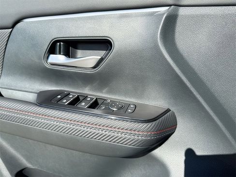 New 2025 Nissan Kicks SR image 32