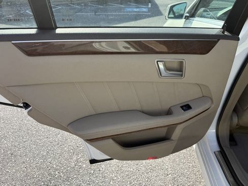 Used 2013 Mercedes-Benz E 350 BlueTEC Sedan image 13
