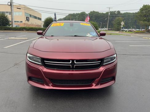 Used 2017 Dodge Charger SE RWD image 2