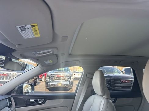 Used 2022 Volvo XC60 B6 Inscription w/ Advanced Package image 25