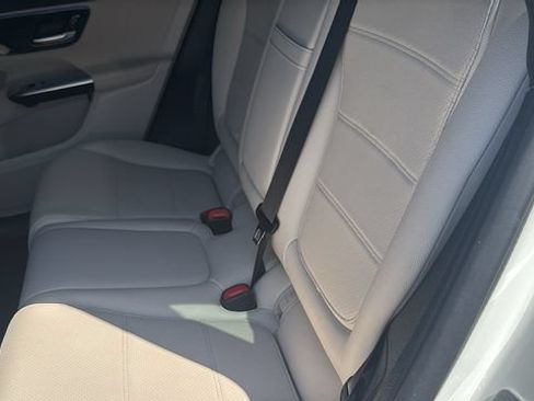 Used 2025 Mercedes-Benz GLC 300 image 28