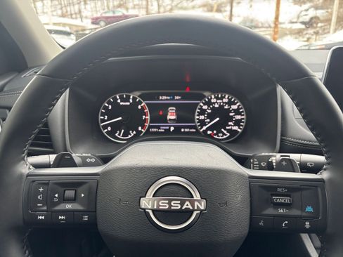 Used 2025 Nissan Rogue SV image 30