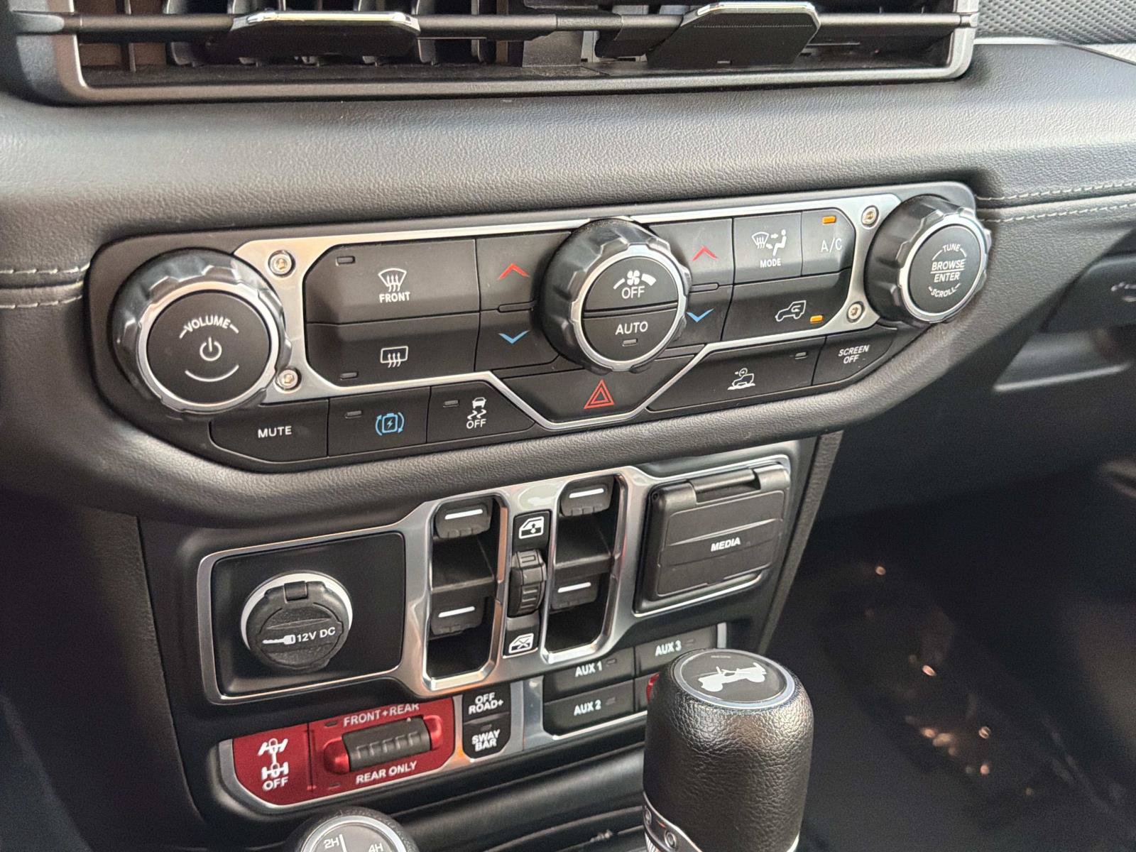 Used 2024 Jeep Wrangler Unlimited Rubicon 4xe AWD/4WD image 21