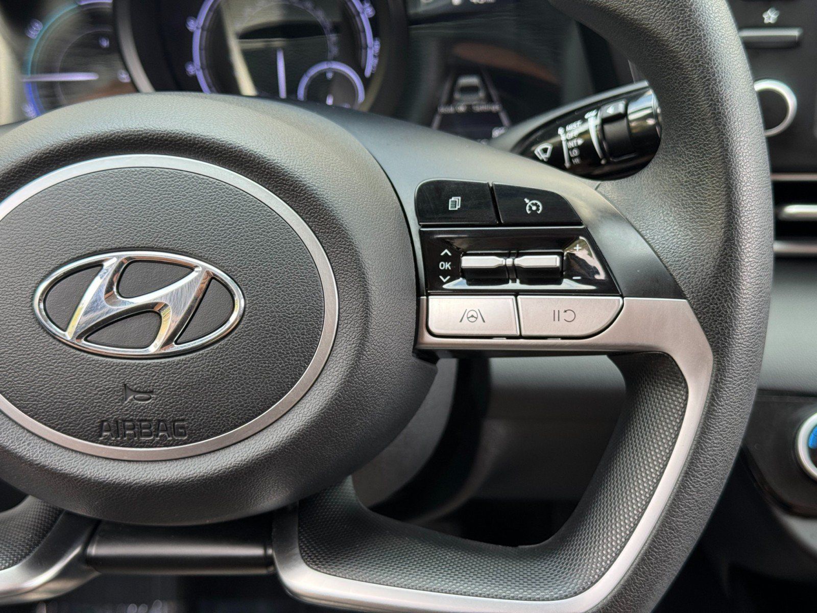 Used 2022 Hyundai Elantra Blue FWD image 20