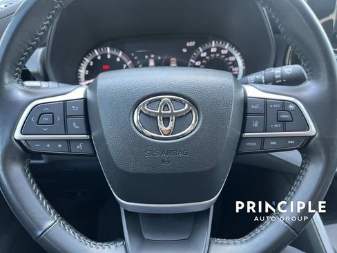 Used 2023 Toyota Highlander LE FWD image 19
