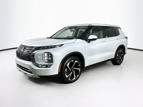 Used 2024 Mitsubishi Outlander SE FWD image 3
