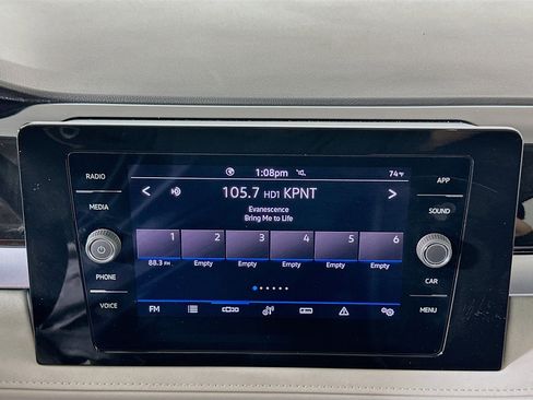 Used 2025 Volkswagen Taos SE image 21