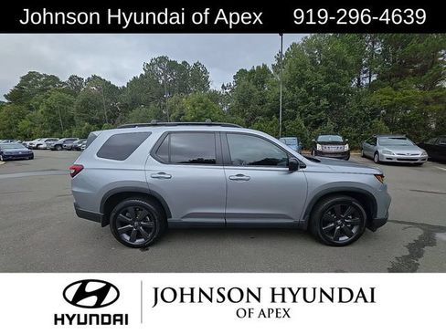 Used 2024 Honda Pilot Sport image 14