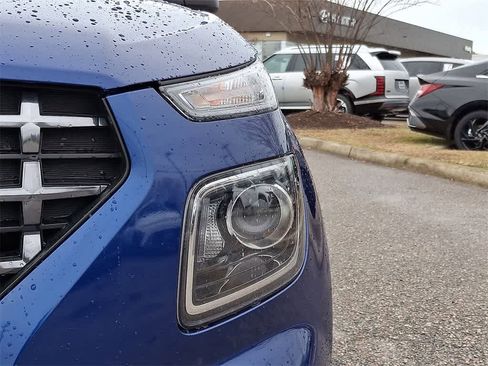 Used 2023 Hyundai Venue SEL image 9