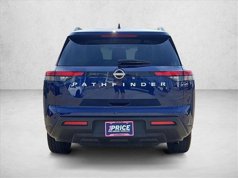 Used 2025 Nissan Pathfinder SV image 7