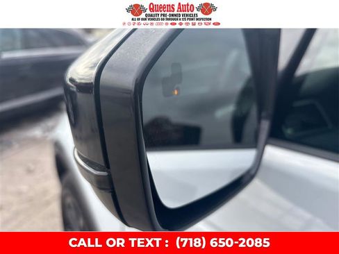 Used 2017 Land Rover Discovery Sport HSE image 34