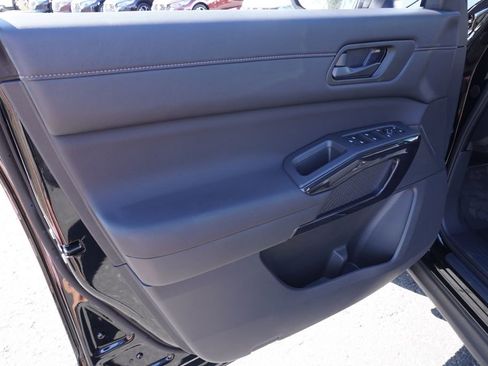 New 2025 Nissan Pathfinder SV image 15