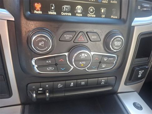 Used 2017 RAM 2500 SLT w/ Luxury Group image 17