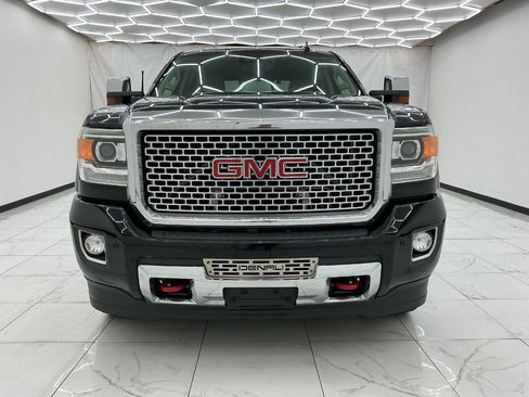 Used 2016 GMC Sierra 2500 Denali w/ Duramax Plus Package AWD/4WD image 5