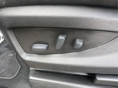 Used 2019 GMC Yukon SLE w/ SLE Value Package image 11