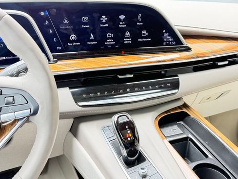 Used 2024 Cadillac Escalade ESV Sport Platinum w/ LPO, ONYX Package image 12