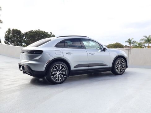 Certified 2025 Porsche Macan Electric RWD image 8