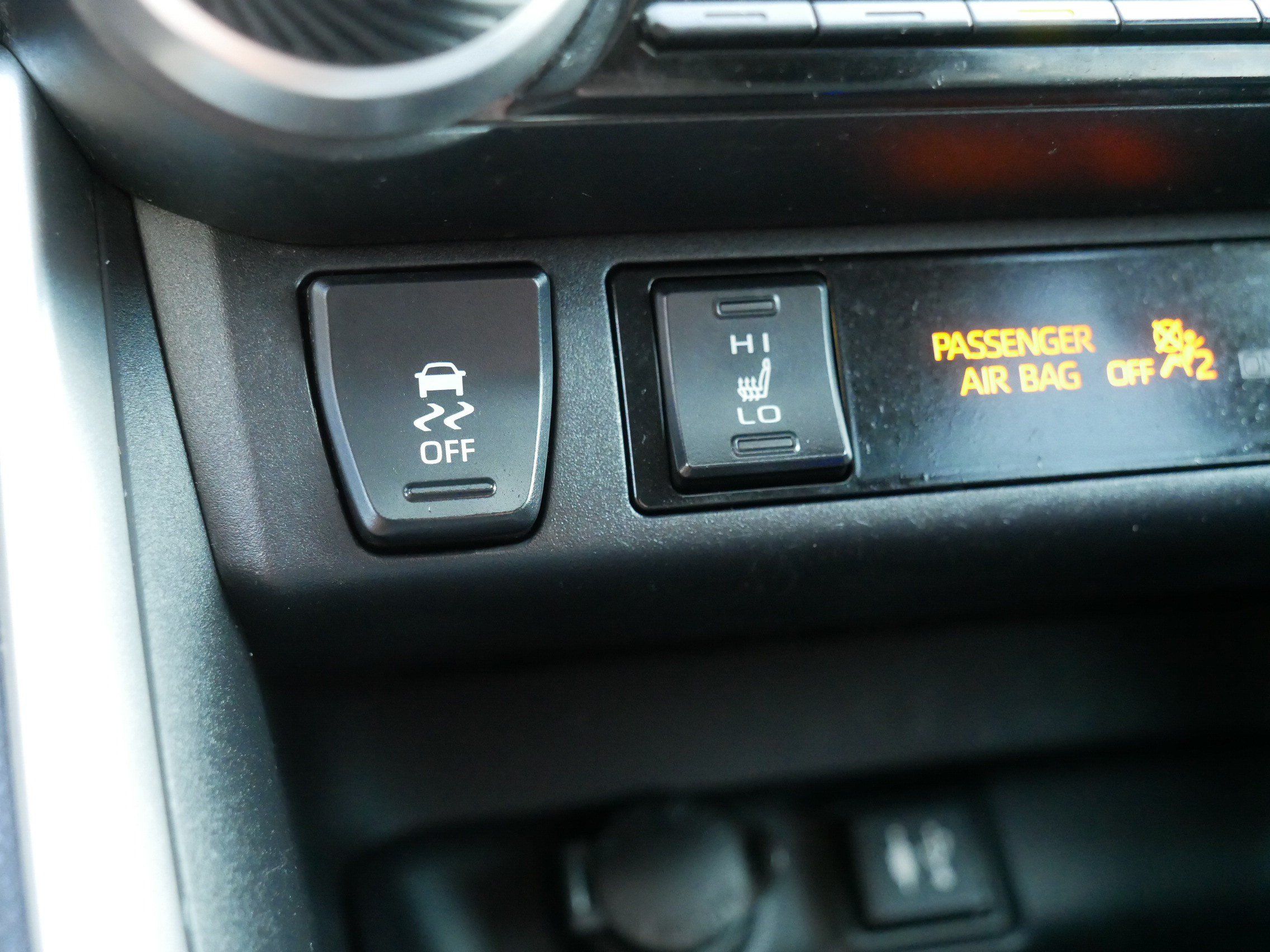 Used 2019 Toyota RAV4 XLE AWD/4WD image 32