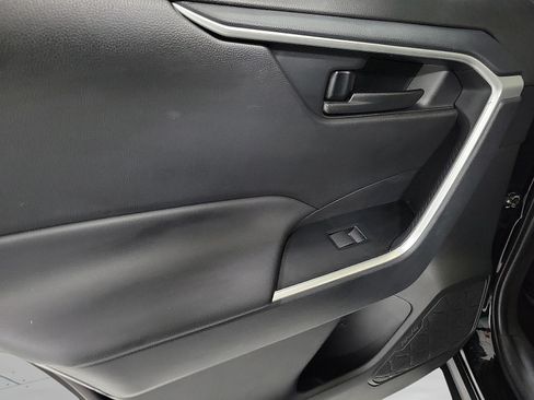 Certified 2025 Toyota RAV4 LE AWD/4WD image 9