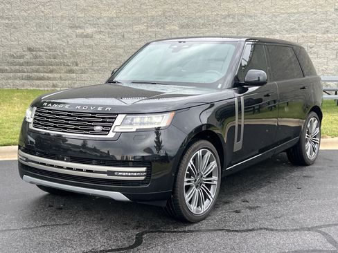 Used 2024 Land Rover Range Rover Long Wheelbase SE AWD/4WD image 1