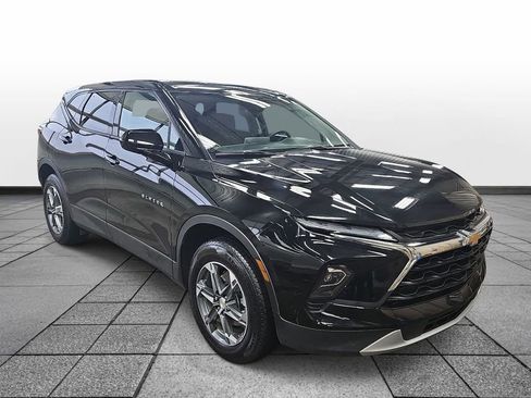Used 2025 Chevrolet Blazer LT AWD/4WD image 3