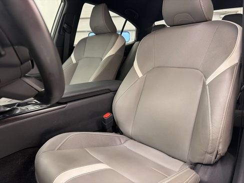 Certified 2025 Toyota Camry SE FWD image 13