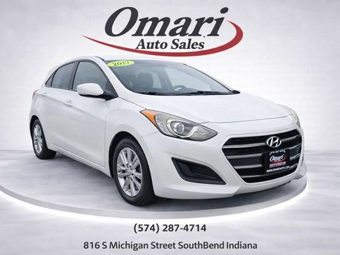 Used 2017 Hyundai Elantra GT image 1