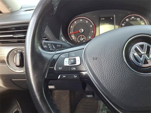Used 2020 Volkswagen Passat 2.0T R-Line image 22