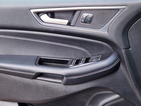 Used 2018 Ford Edge Titanium image 7