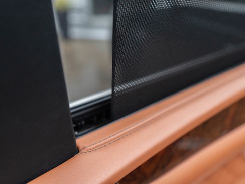 Used 2017 Bentley Bentayga image 31