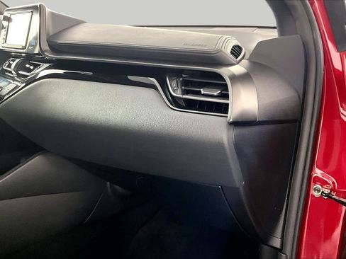 Used 2018 Toyota C-HR XLE FWD image 17