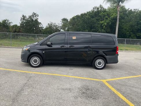Used 2019 Mercedes-Benz Metris Passenger image 3