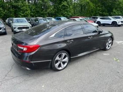 Used 2018 Honda Accord Touring image 5