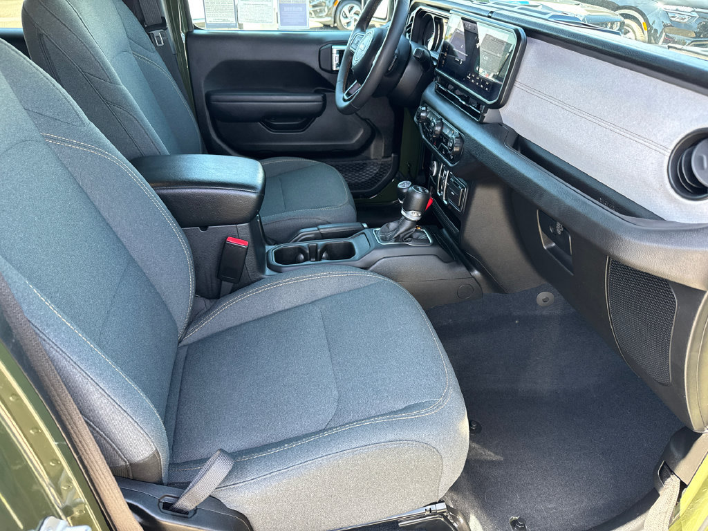 Certified 2024 Jeep Wrangler Unlimited w/ Convenience Group AWD/4WD image 17