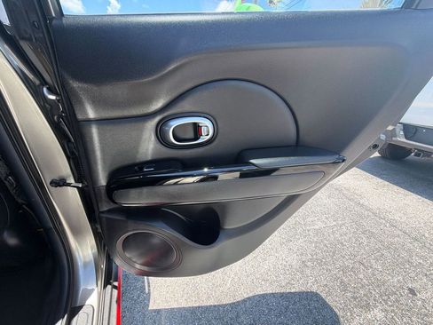 Used 2017 Kia Soul ! FWD image 19