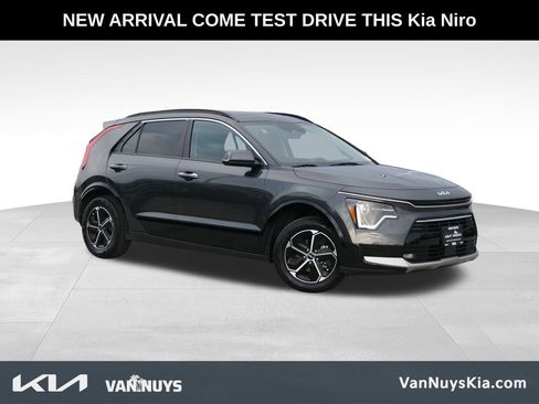 Used 2023 Kia Niro SX image 1