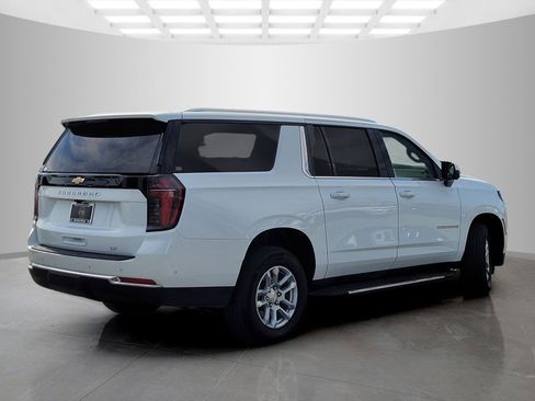 Used 2025 Chevrolet Suburban LT AWD/4WD image 4