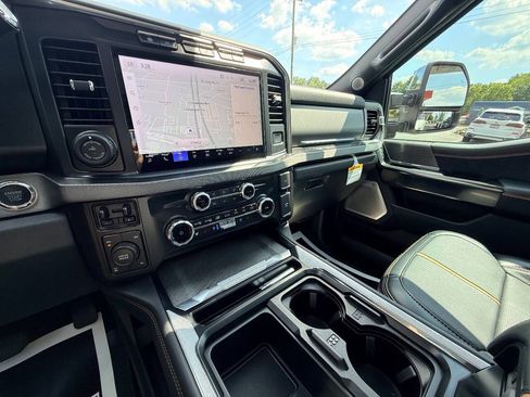Used 2024 Ford F250 Platinum AWD/4WD image 32