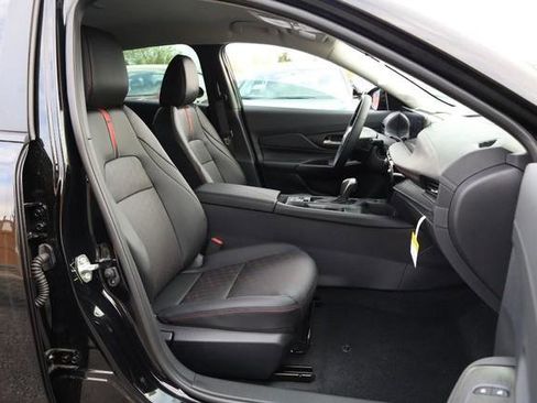 New 2026 Nissan Sentra SR w/ SR Premium Package FWD image 25