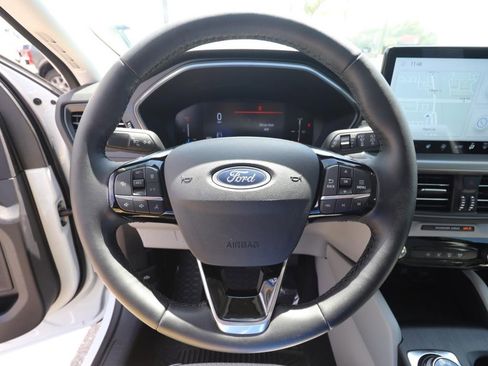 Certified 2025 Ford Escape SE FWD image 17