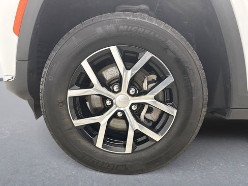 Used 2023 Jeep Grand Cherokee L Limited image 27