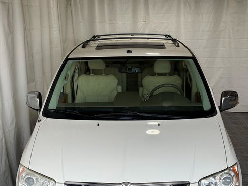 Used 2008 Chrysler Town & Country Limited w/ Entertainment Group #3 FWD image 3